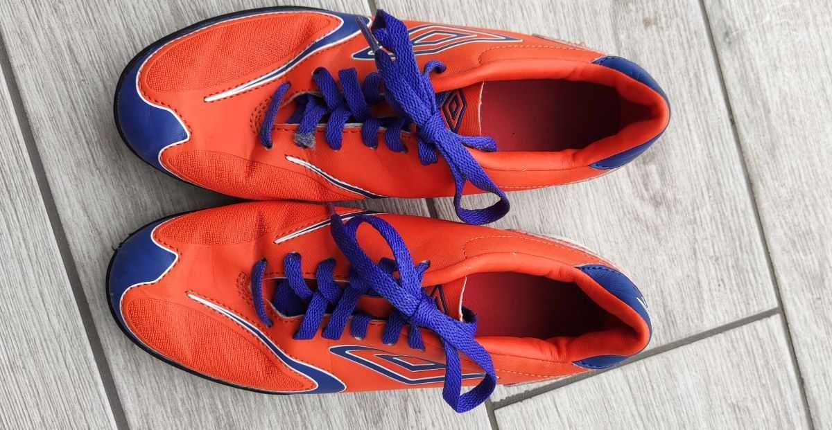 Buty Umbro rozmiar 36 , żwirówki , piłkarskie