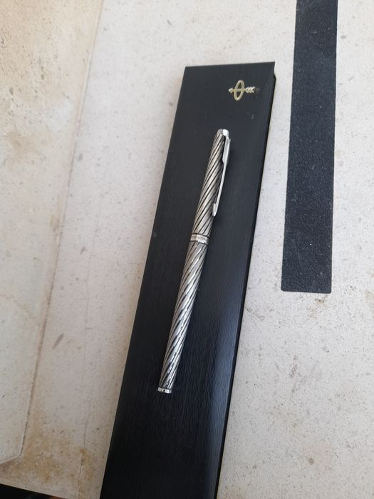 Caneta tinteiro Parker 180 Torceide prateada rara