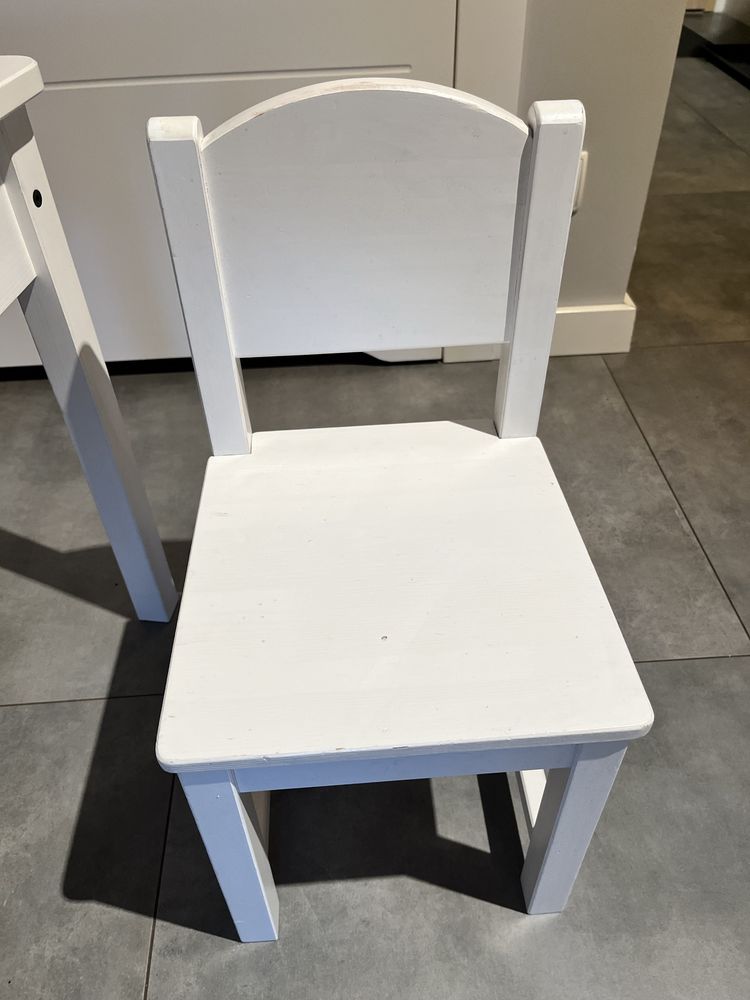 Biurko dla dziecka z krzesełkiem