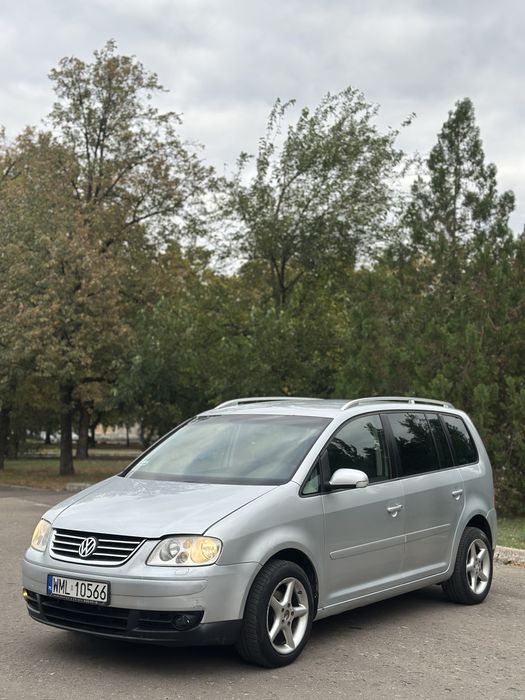 Volkswagen Touran 2.0 дизель•механіка в доброму стані