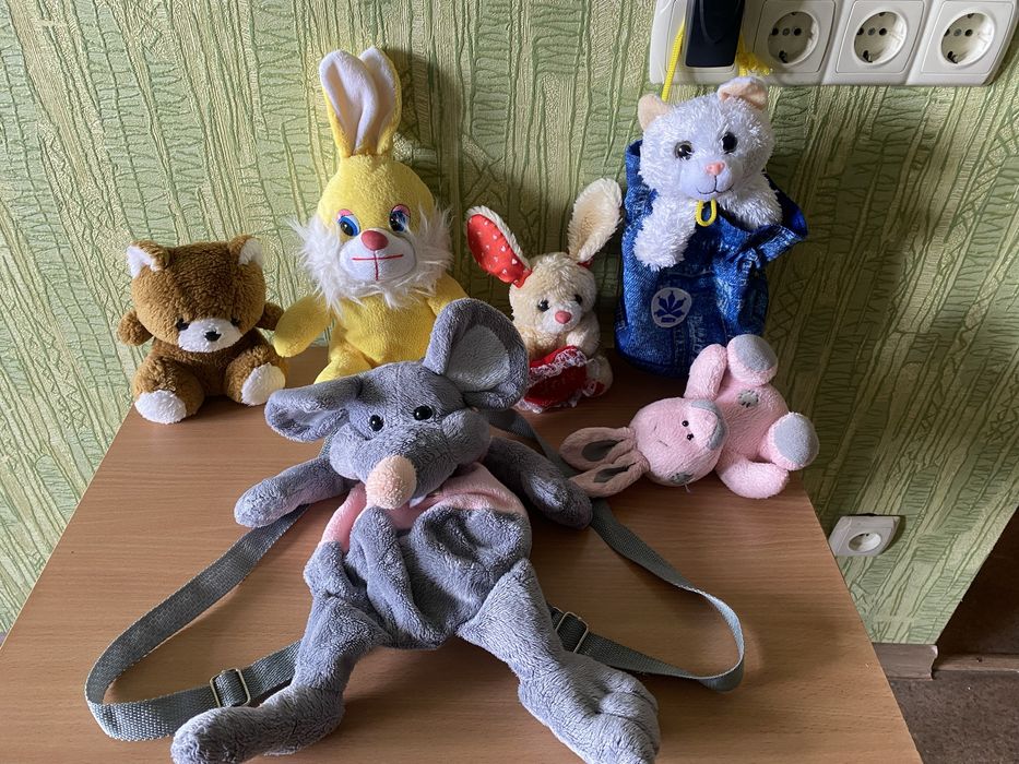 М’яка іграшка зайчик 1.3 метра на 0,6м