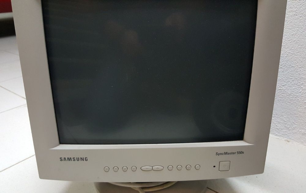 Monitores TFT / LCD e CRT vintage