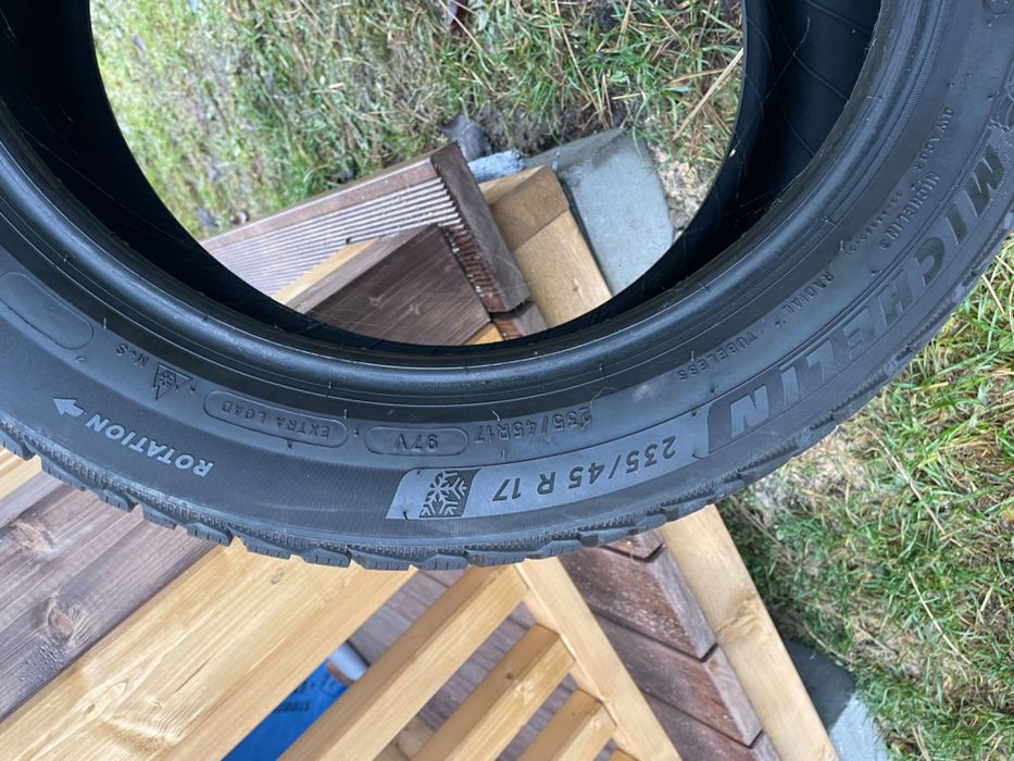 Komplet opon zimowych 17” Michelin Pilot Alpin 5 235/45/R17  97 V XL