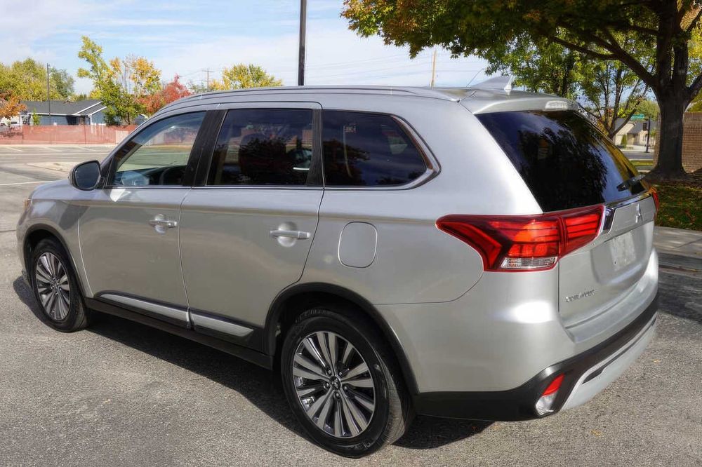 Mitsubishi Outlander SEL      2020