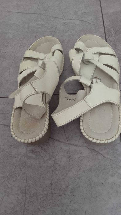 Продам летнюю женскую обувь