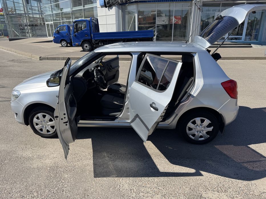 Авто skoda fabia 2011 1.2