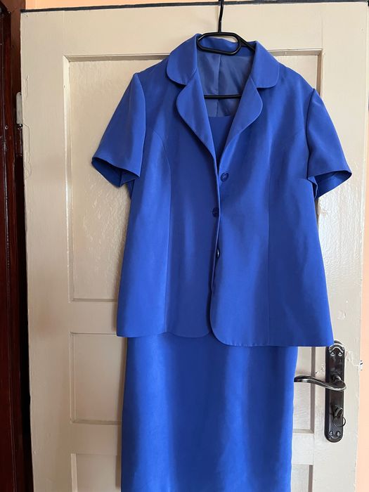 Komplet wizytowy sukienka z żakietem niebieski marki Carmelle