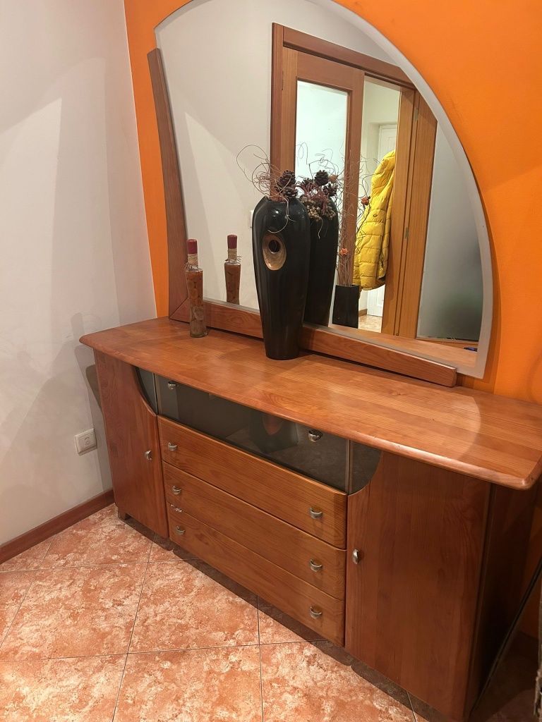 Aparador de sala com espelho