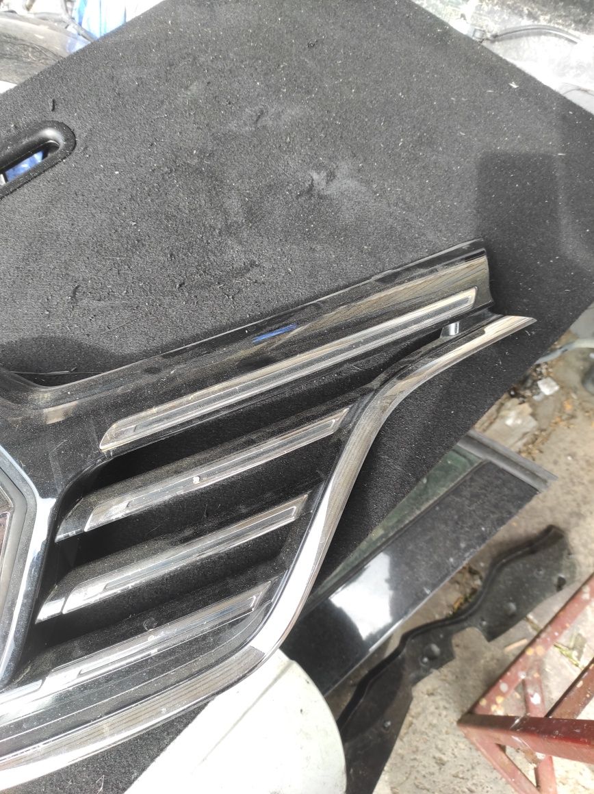 Sprzedam do reanult Megane IV grill stan jak na zdjęciu