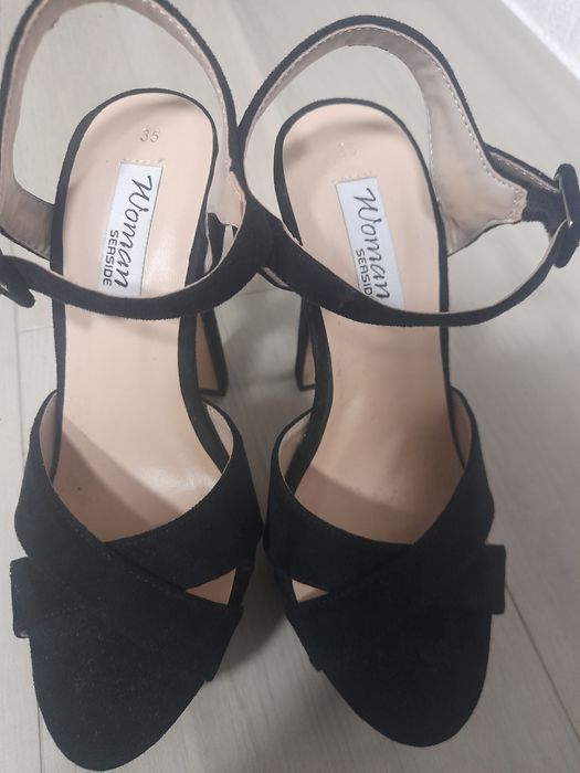 Sandálias  nunca usadas