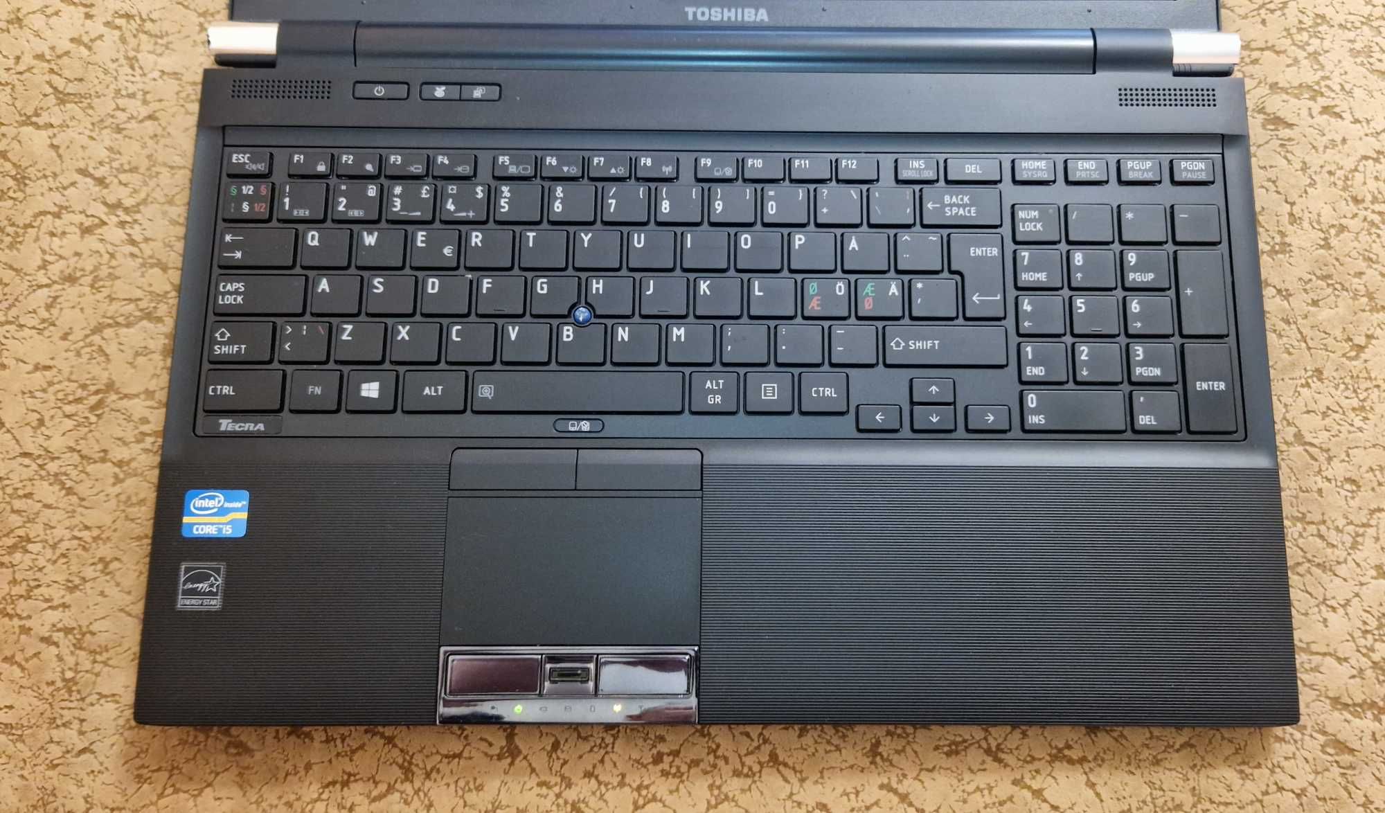 Ноутбук Toshiba Tecra R950