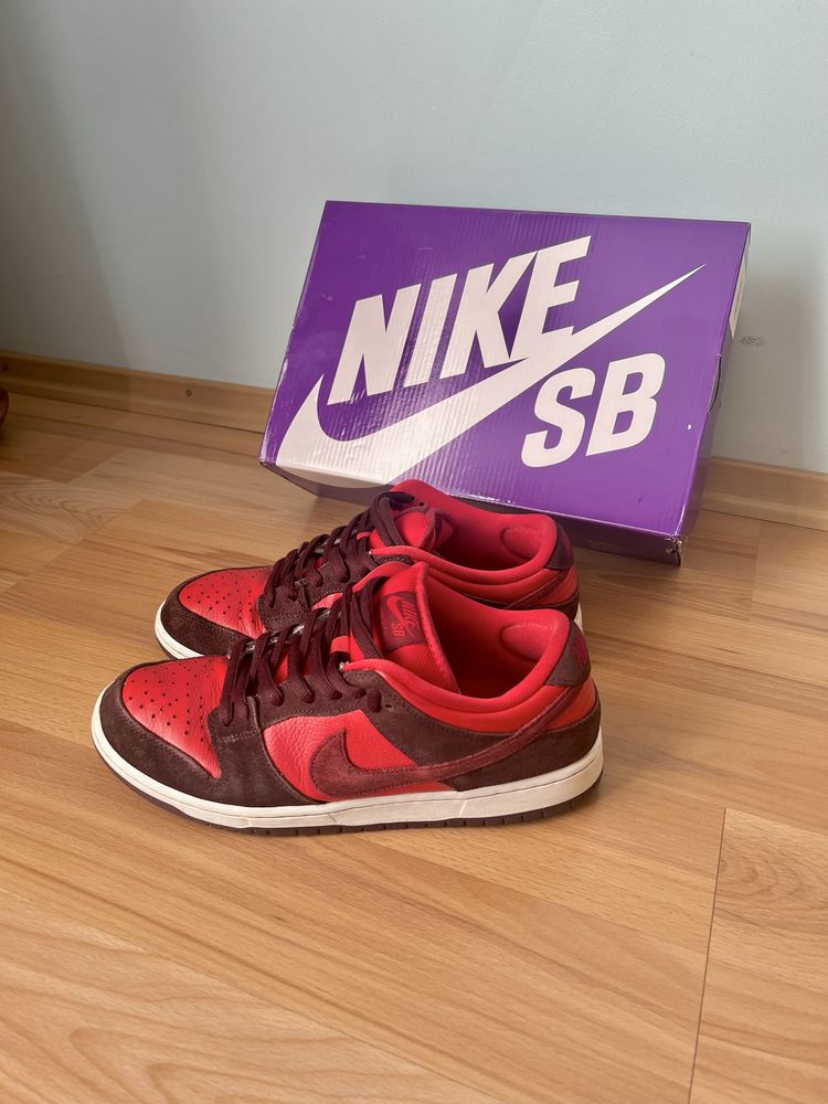 Кроссовки Nike SB Dunk Cherry