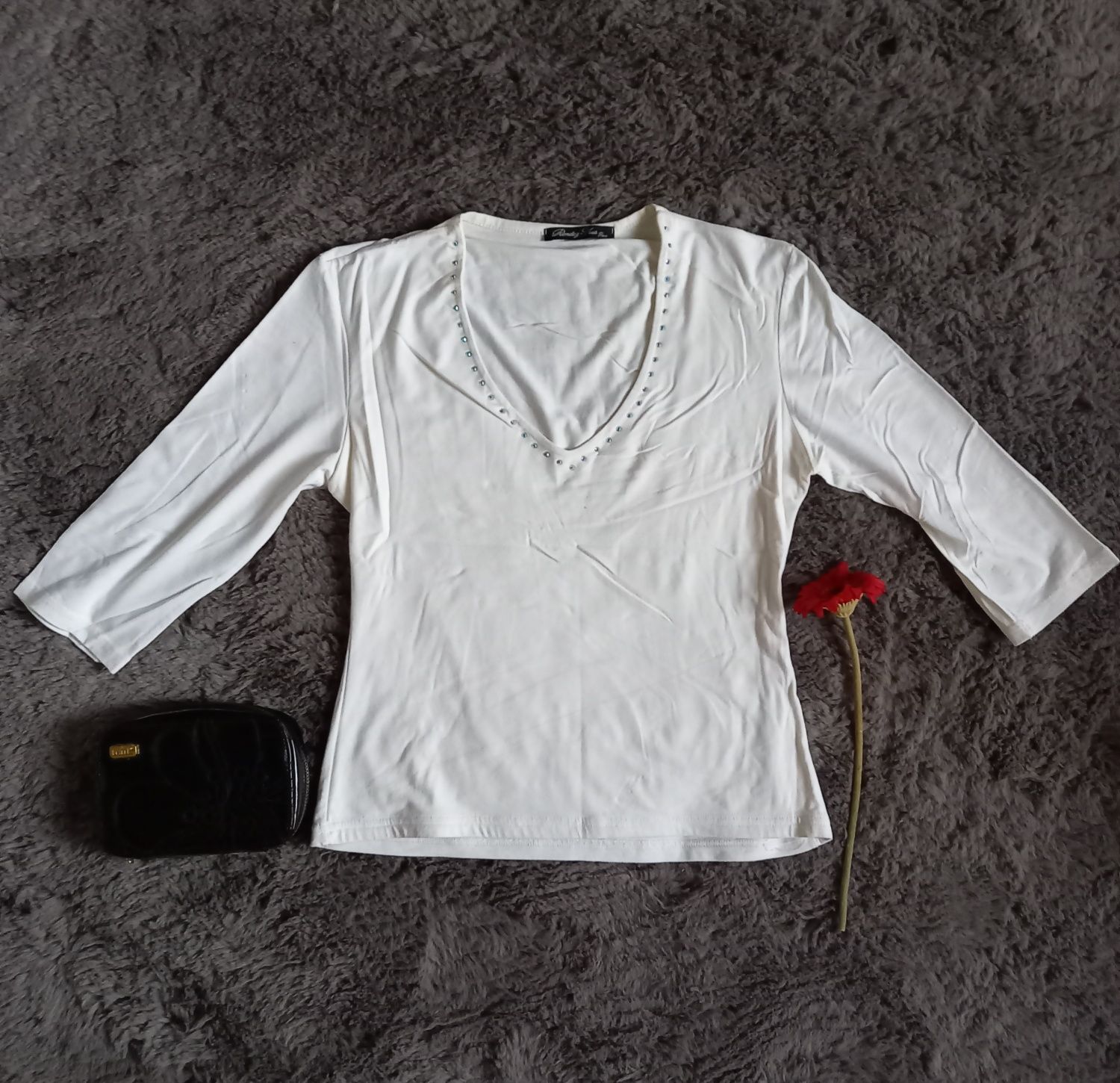 Piękna bluzka francuska biała z cyrkoniami dekolt V elastyczna