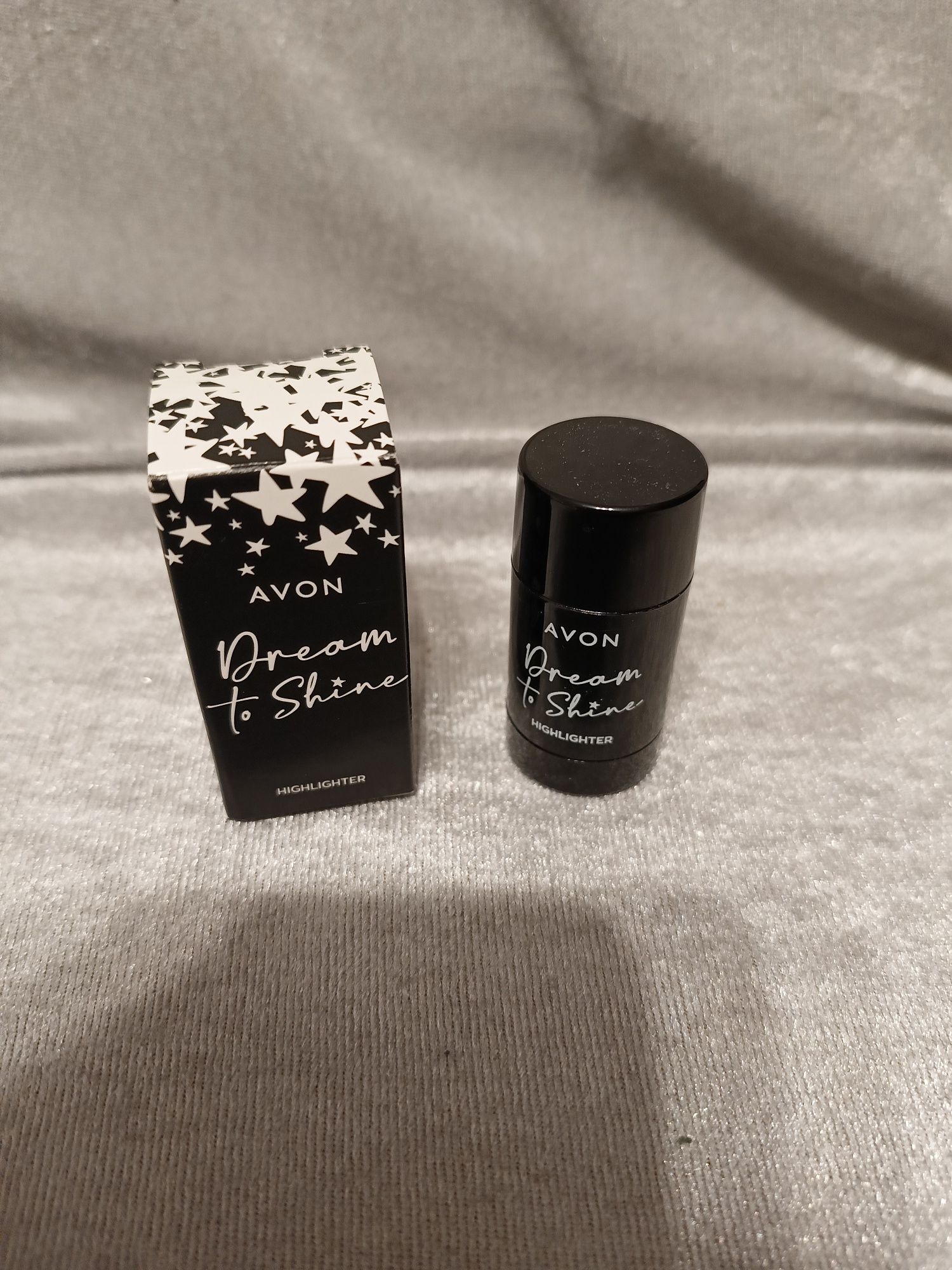 Nowy rozświetalcz w sztyfcie Avon Dream to Shine odcień Galactic Gold