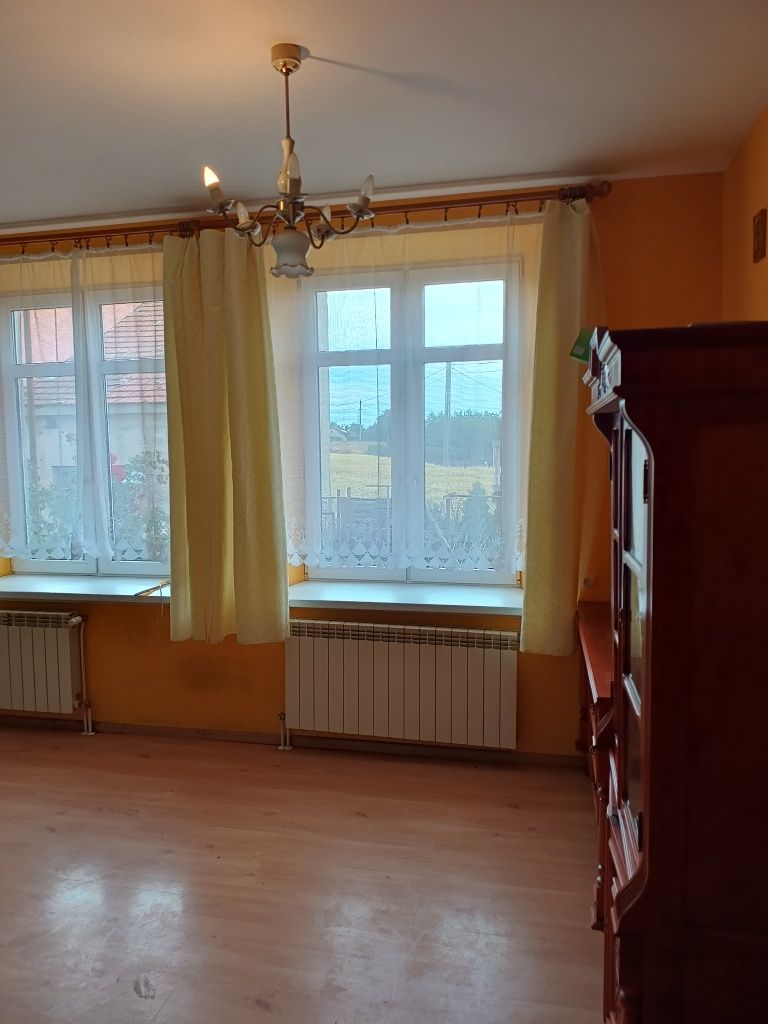 Meble krzesła komoda witryna