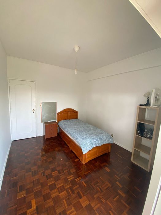 Quarto privativo para arrendar
