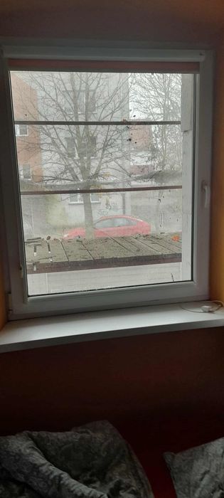 Okna z demontażu z roletami