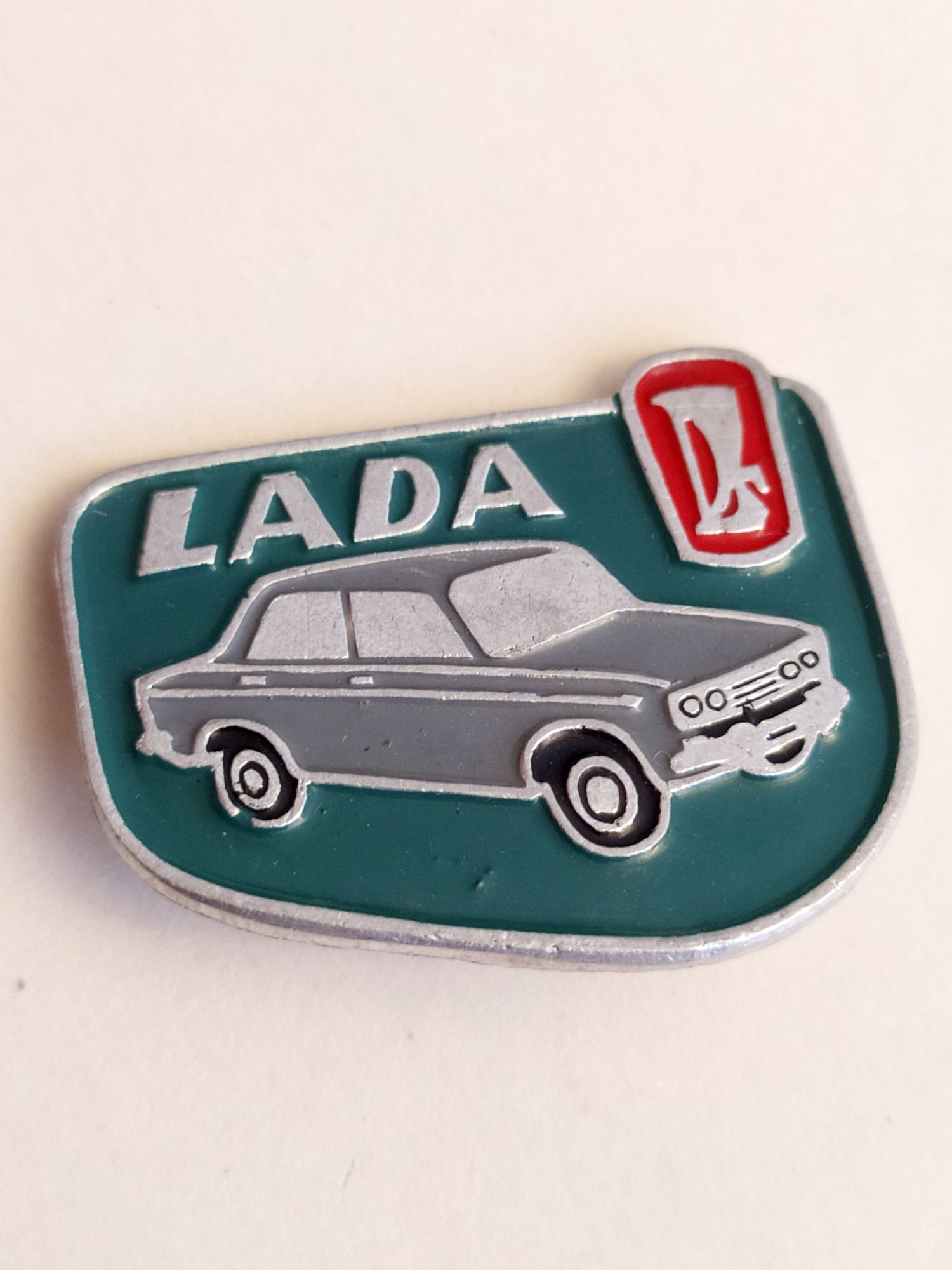 Значок СССР Жигули ВАЗ 2106 Лада Lada автомобильный шильдик эмблема