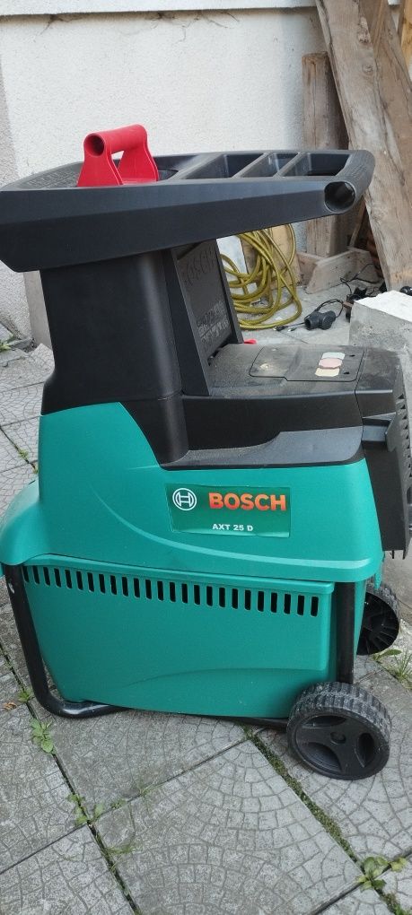 Садовий подрібнювач Bosch AXT 25 D