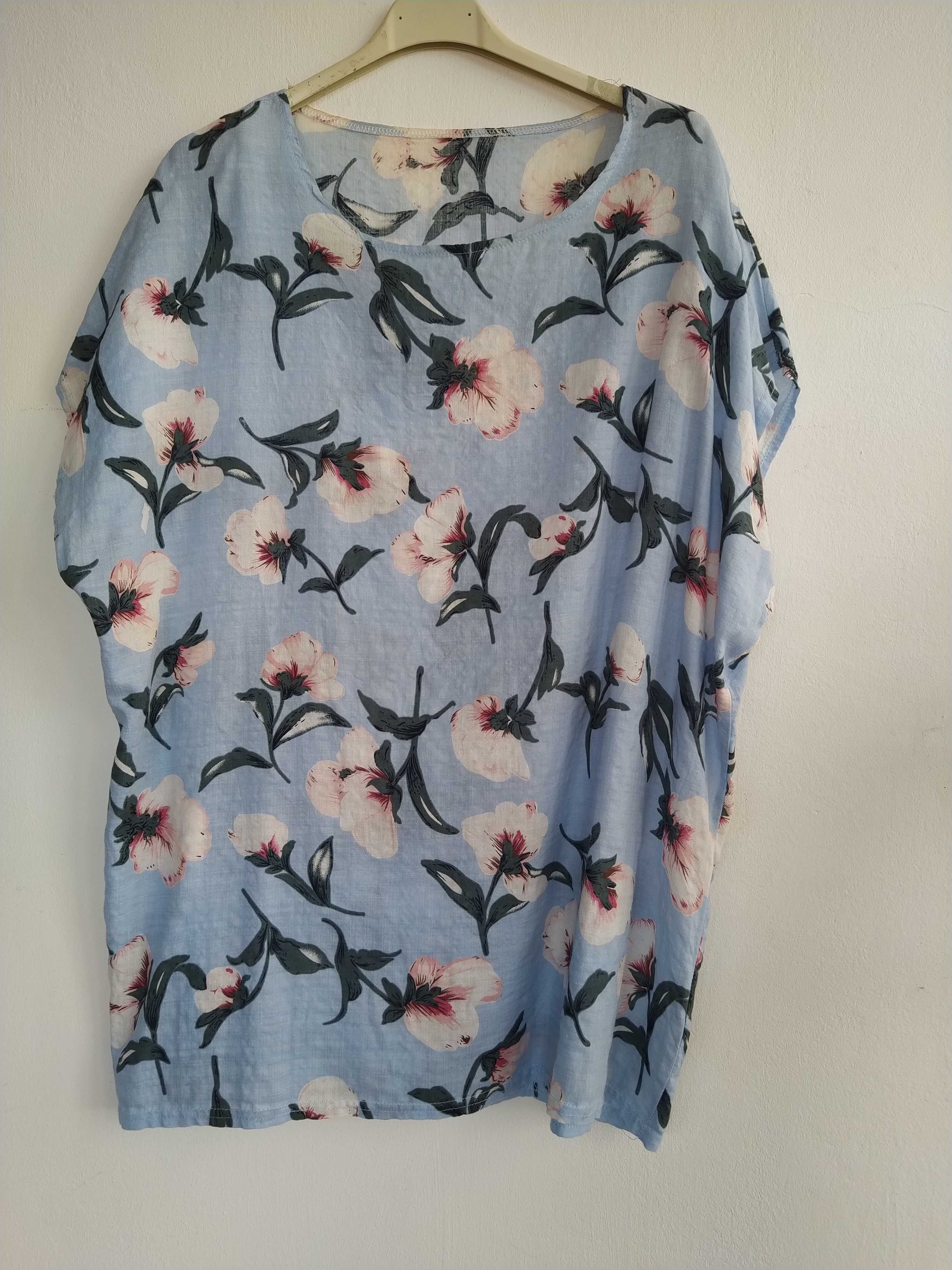 Blusa azul clara com flores - Tamanho XL/XXL