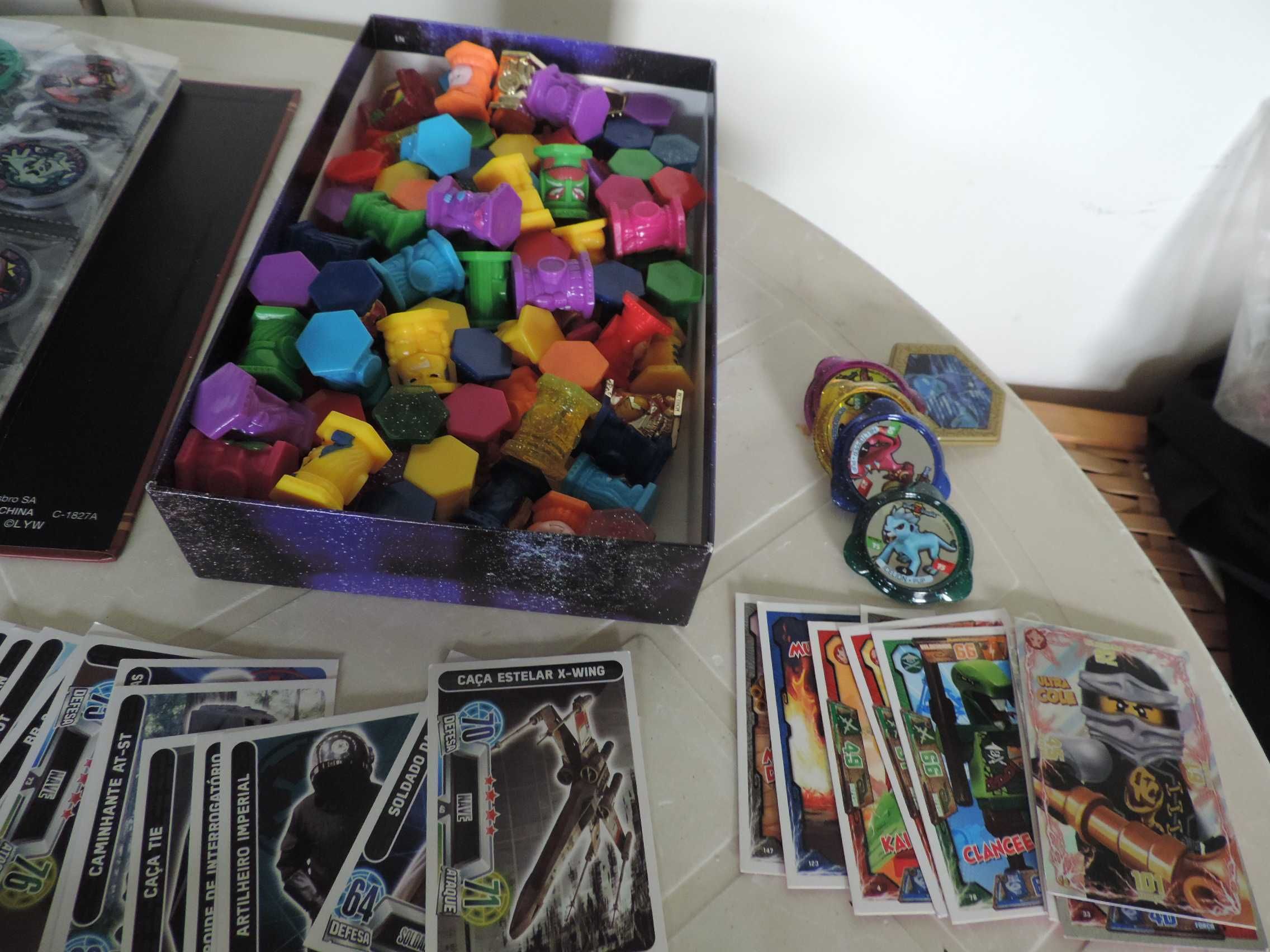 Cartas e Cromos de colecção diversos