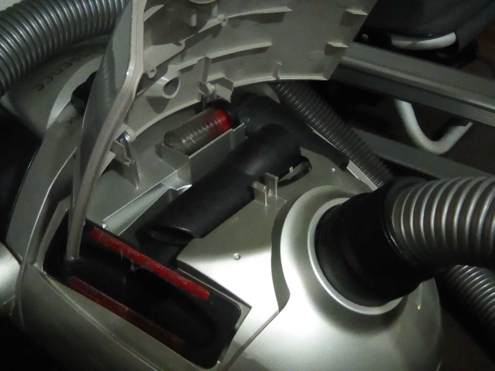 Aspirador AEG de saco com 1800 w