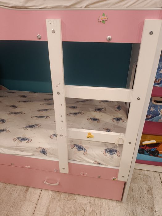 Łóżko piętrowe dla dzieci domek