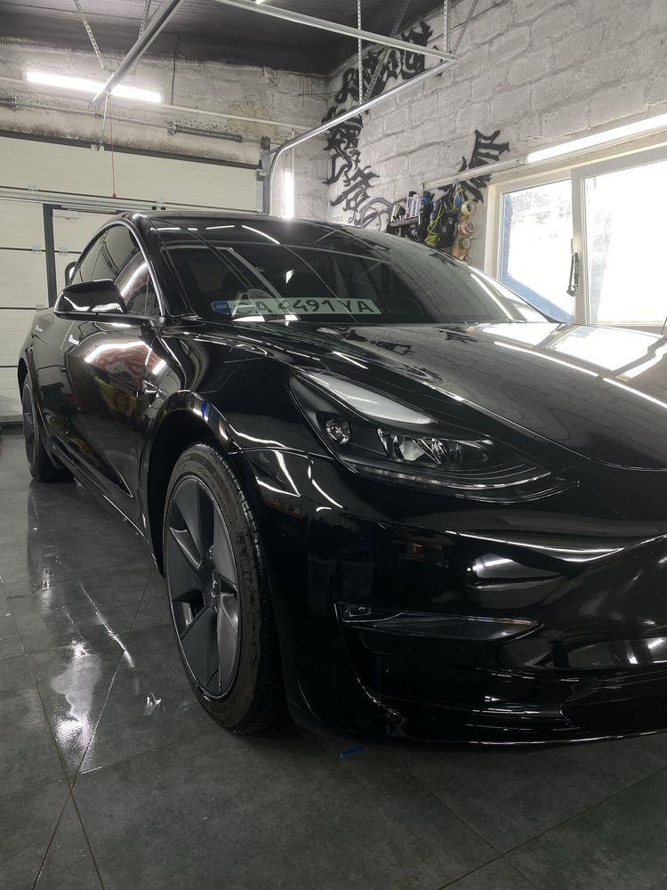 Tesla Model 3 2023 року Rest