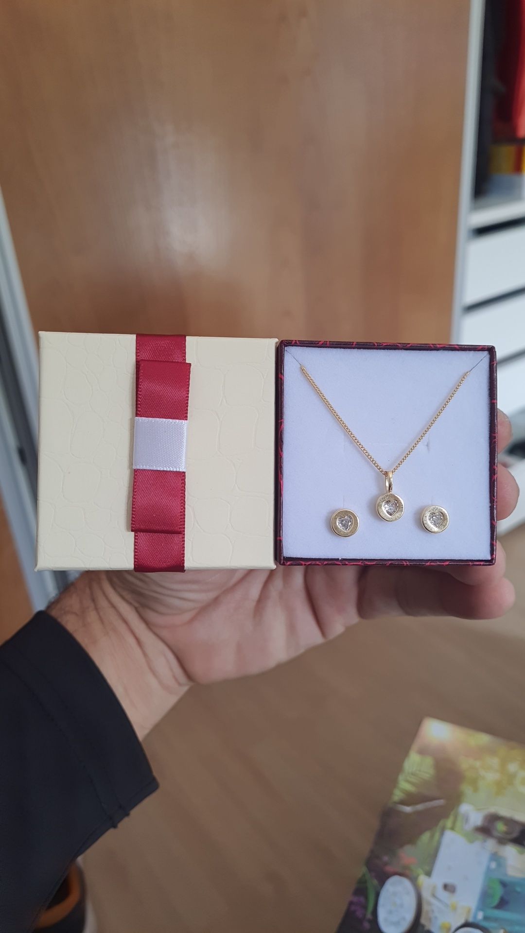 Conjunto foleado a ouro 18 com zirconia  semijoia de qualidade.