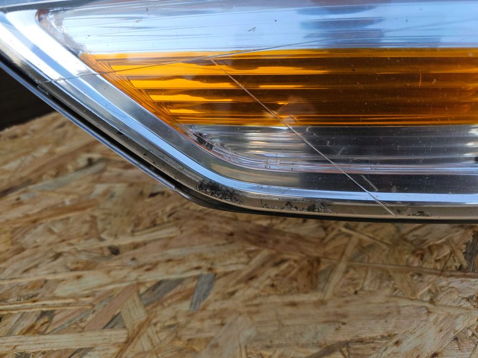 Reflektor Lampa przednia prawa prawy przód Ford Mondeo Mk4 przedlift