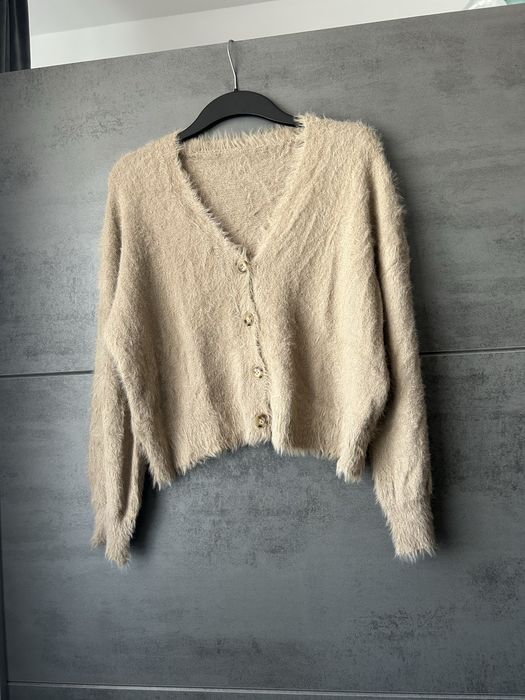 Nowy włochaty sweter kardigan M 38 dekolt V w serek, rozpinany