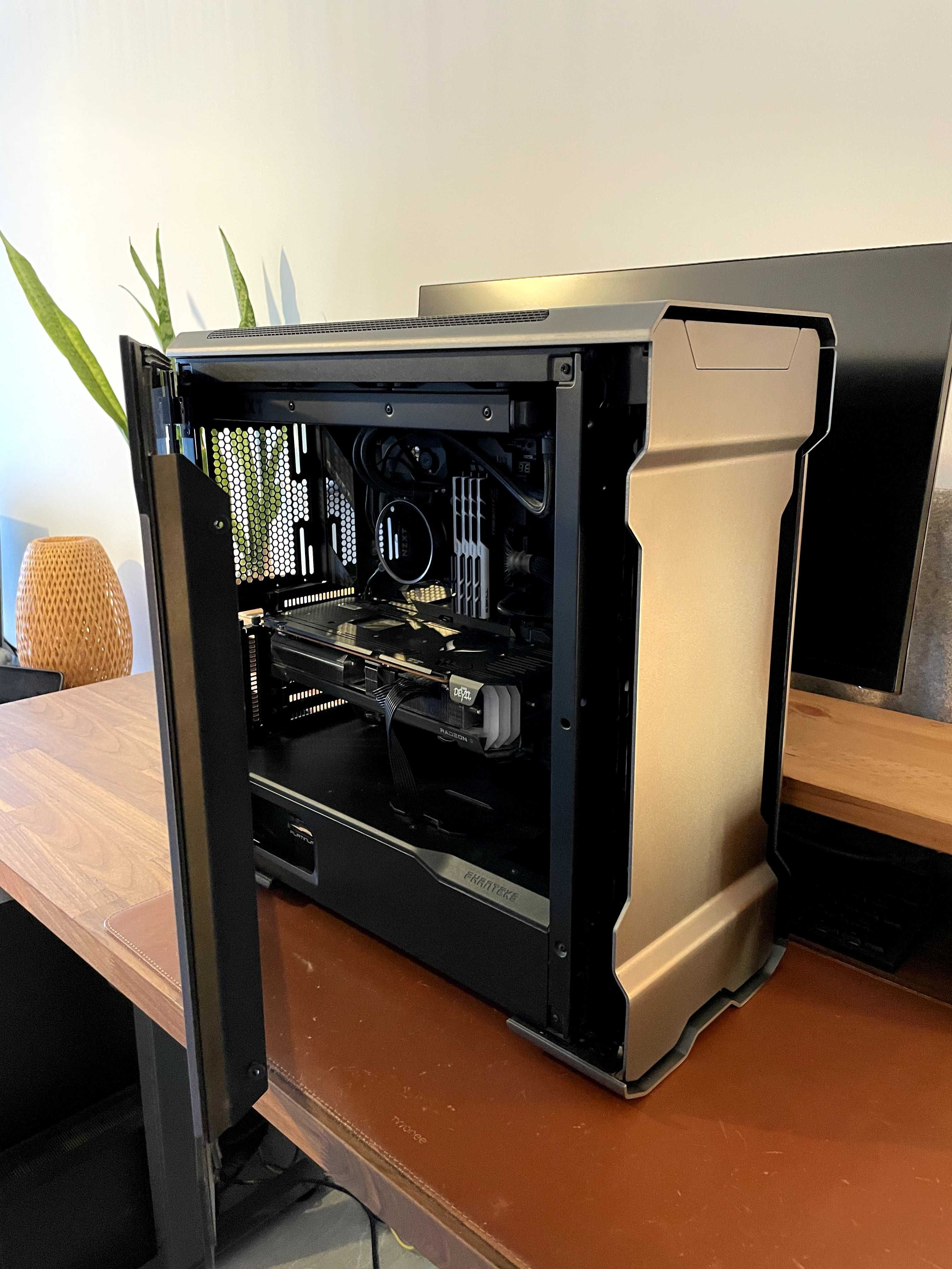 Torre i9-9900K - 6800XT - 64Gb RAM com teclado, rato e microfone