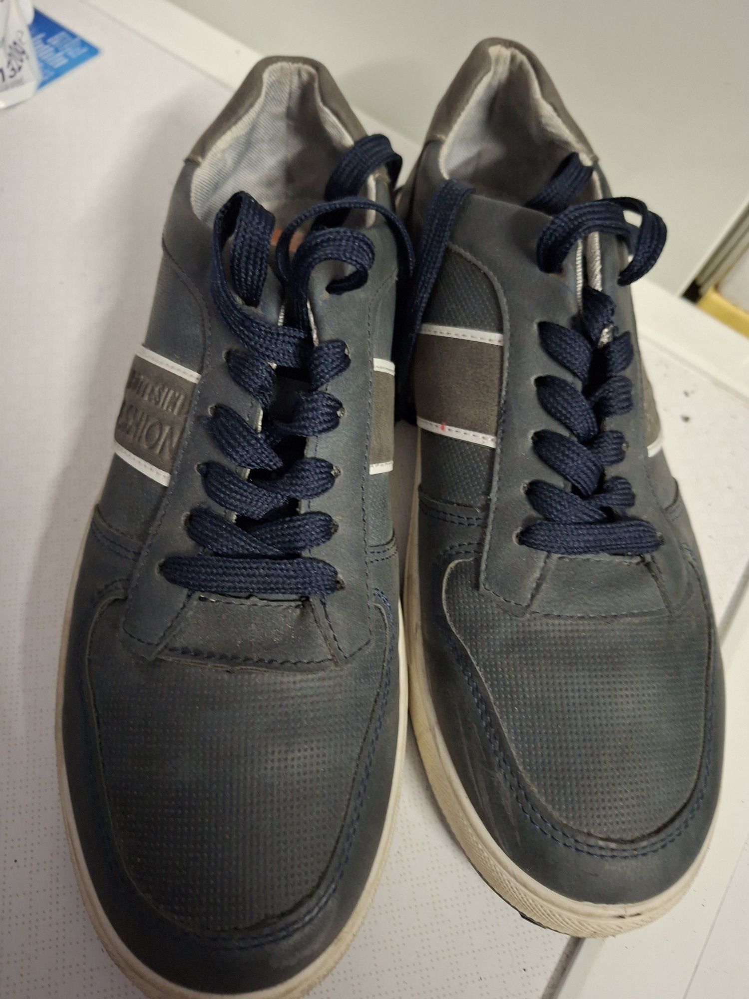 Buty rozmiar 41 sznurowane meskie