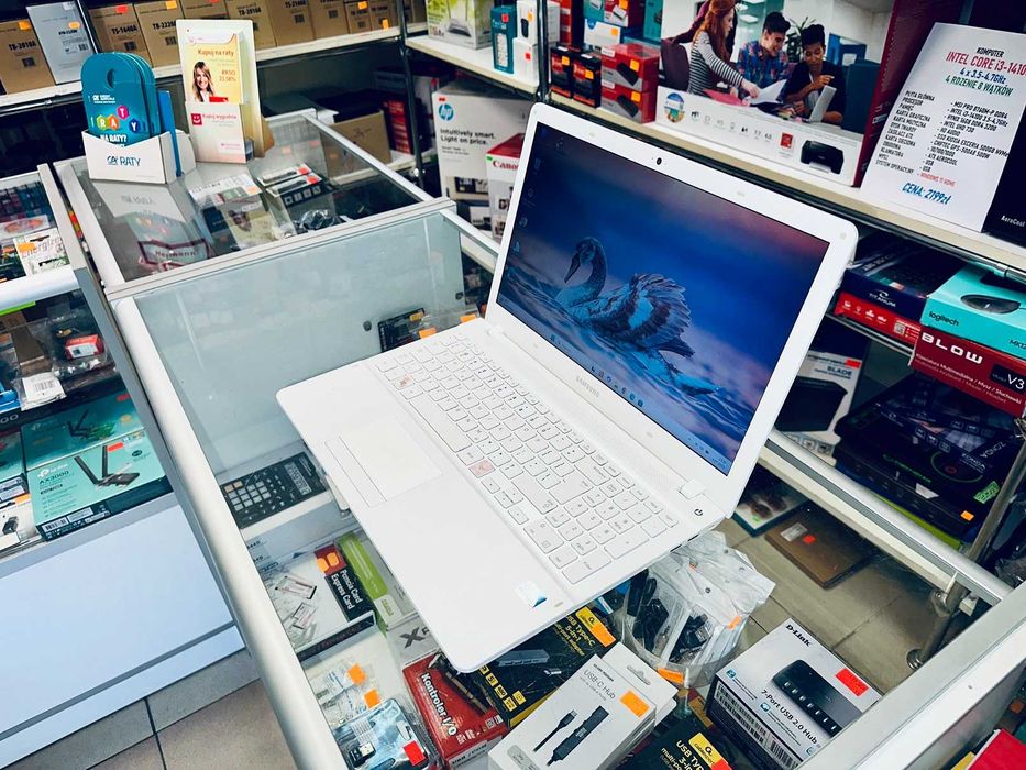Laptop SAMSUNG 370R 15,6" biały 2117U 8GB 256GB Win 11