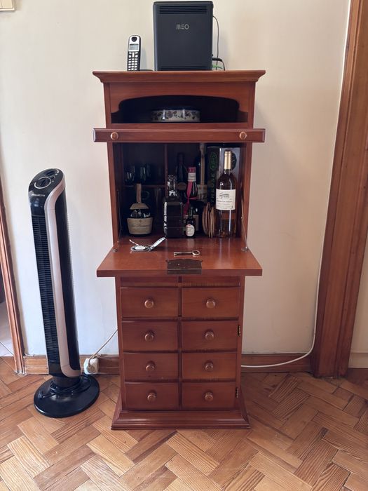 Garrafeira madeira pintada à mão por R. Simonetto