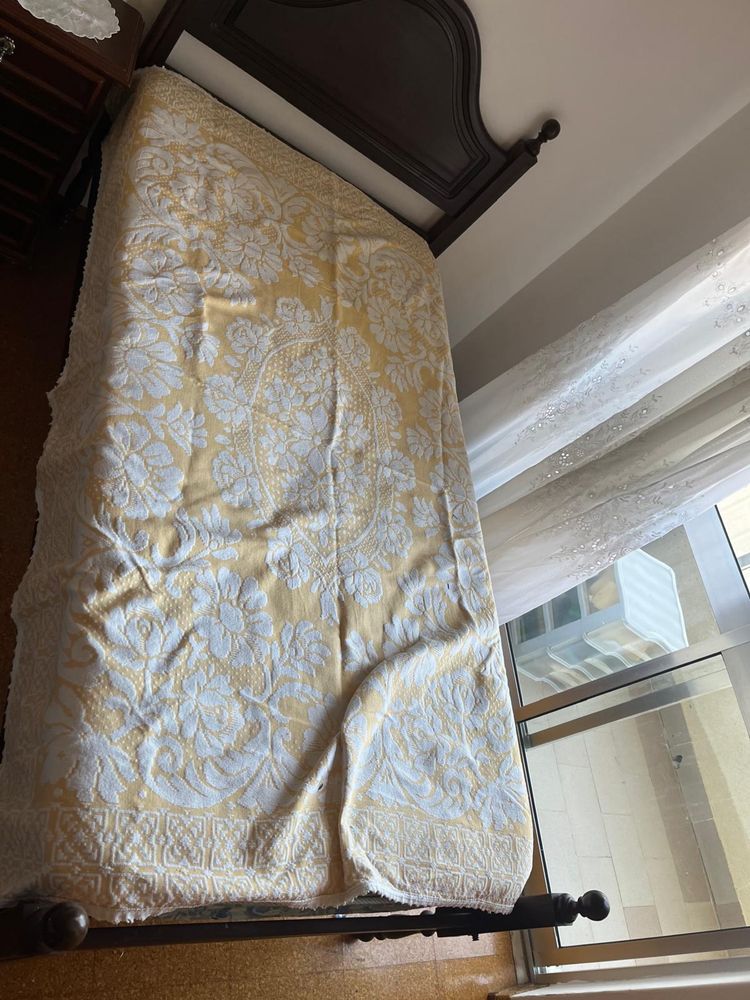 Cama Solteiro com mesa de cabeceira