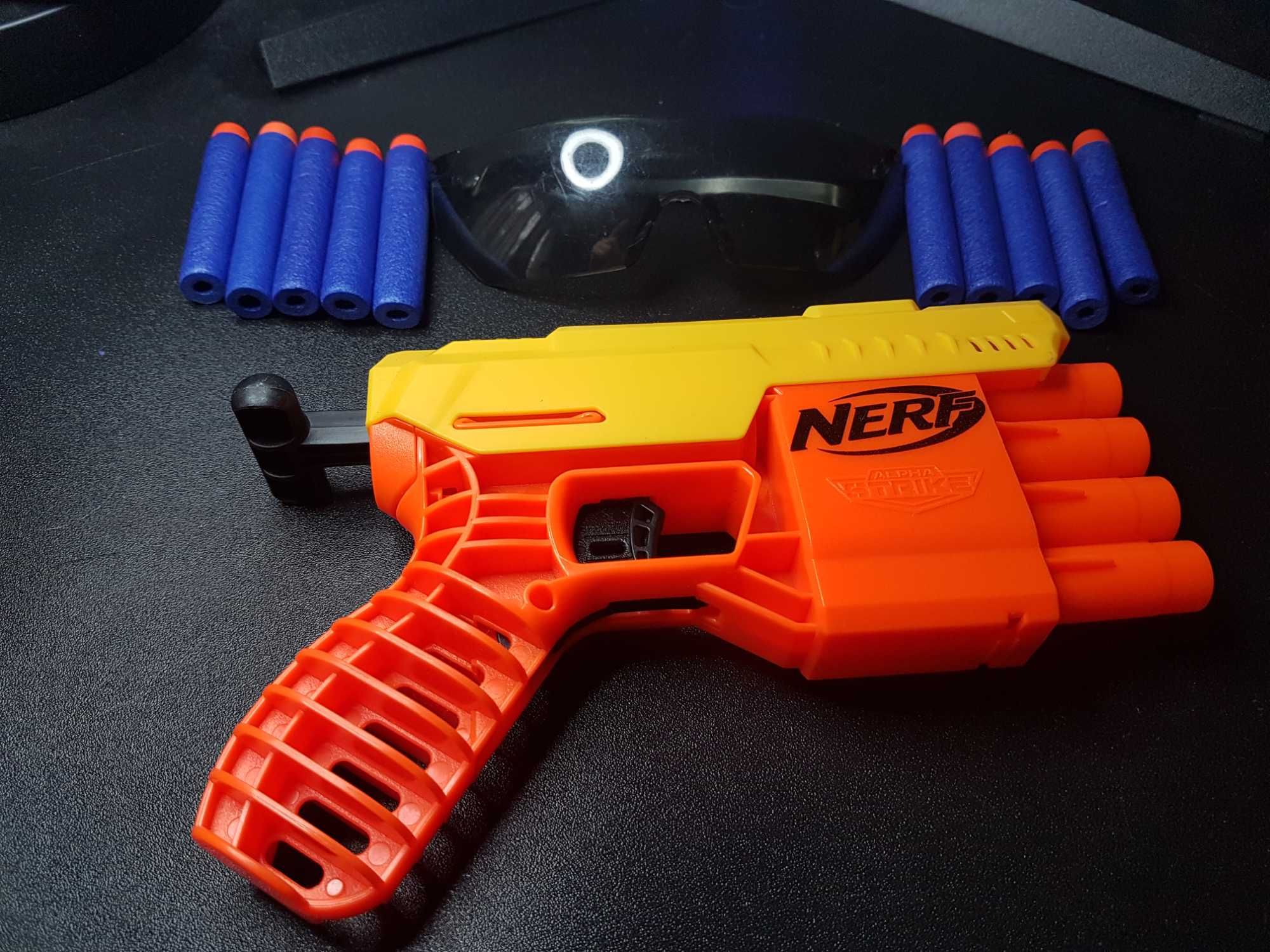 NERF ALPHA STRIKTE+ 10 strzałki {okulary za darmo}