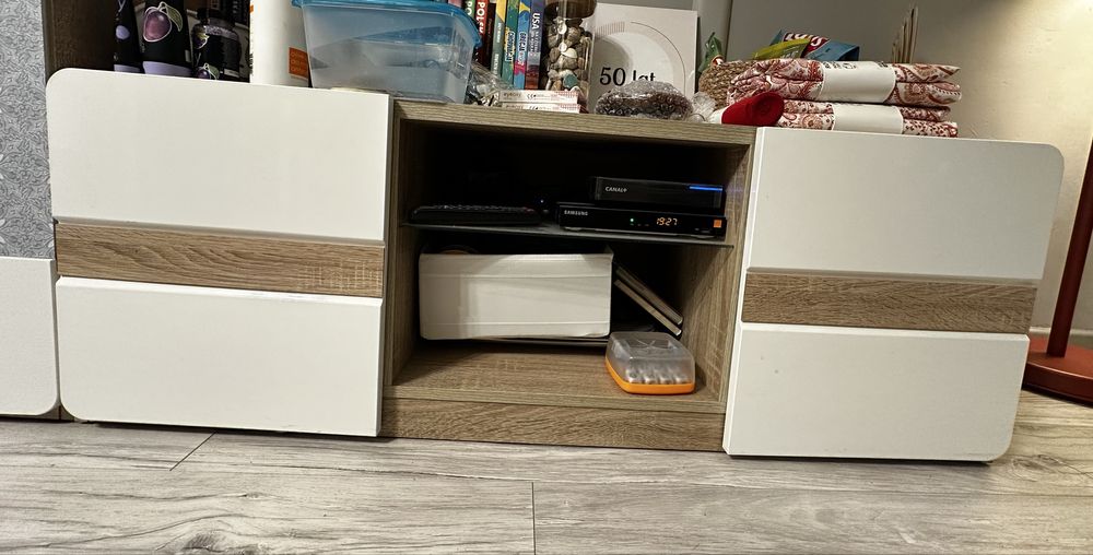 Zestaw mebli - witryna i szafka pod TV, biały połysk-dąb sonoma