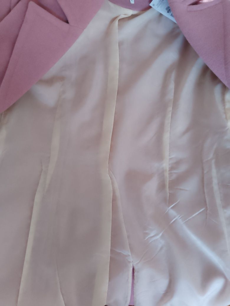 Пальто новое 48 размер осенне весеннее пудровое  на весну розовое
