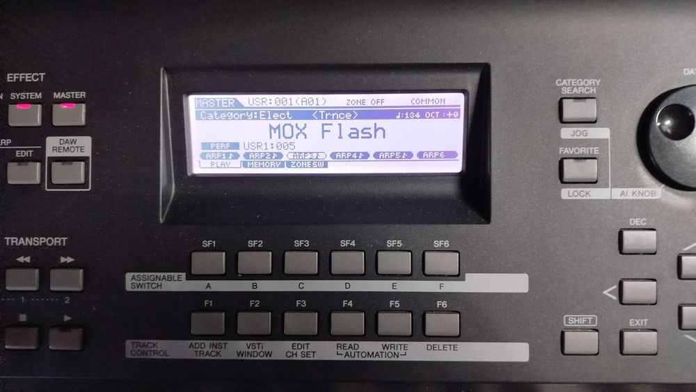 Синтезатор YAMAHA moxF6