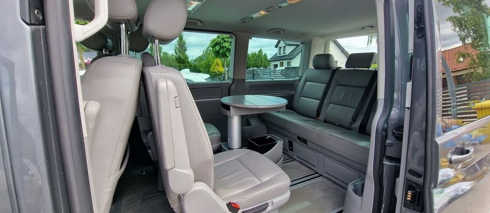 Продаю Volkswagen Multivan 2012 року.