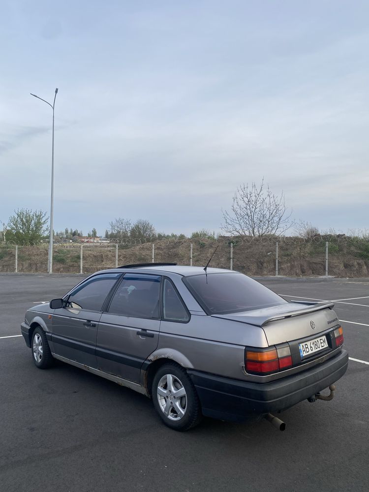 Продам Passat b3 1.8 1993