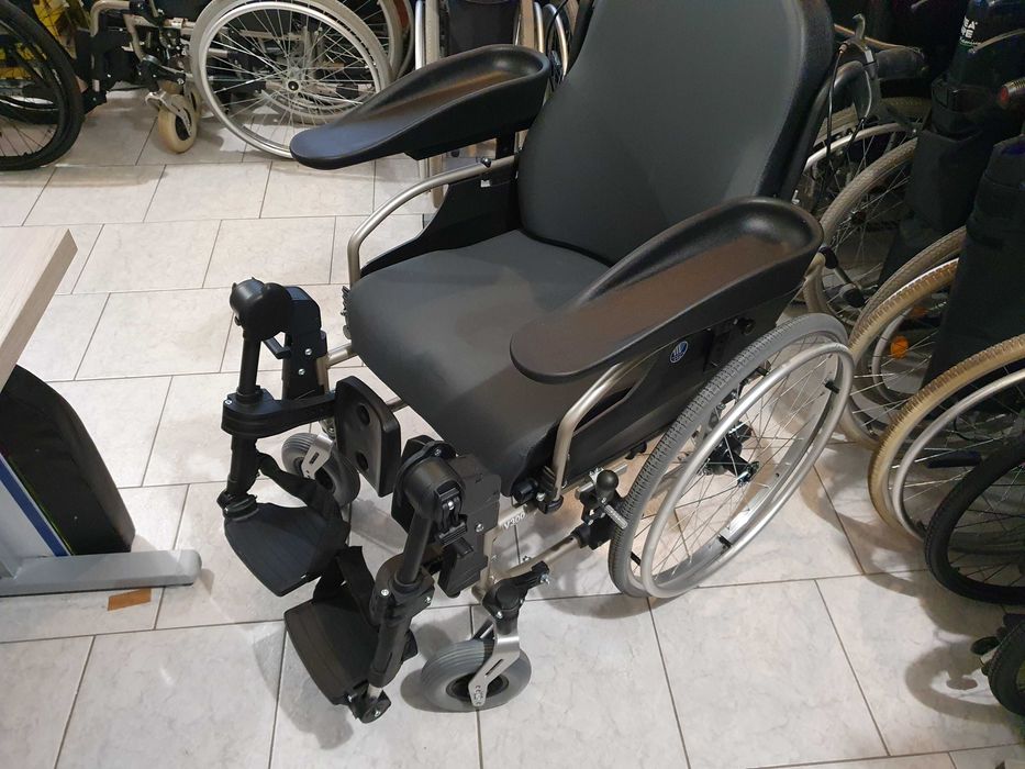 Wózek inwalidzki specjalistyczny  V300 30° Vermeiren + stolik