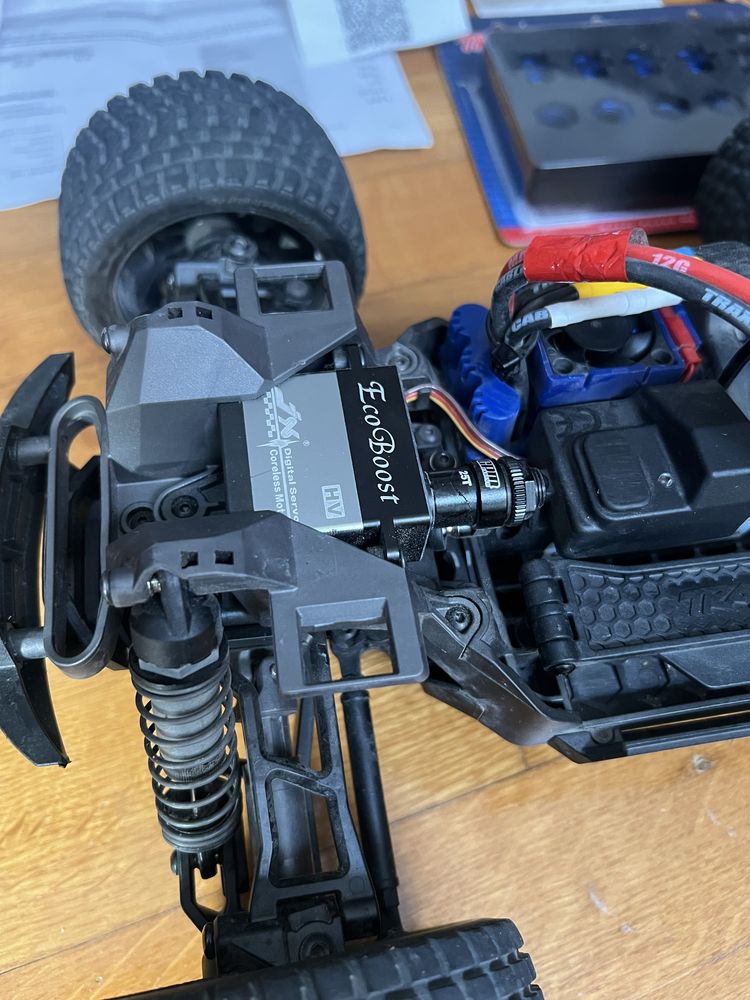 carro RC Traxxas mini XRT com extras
