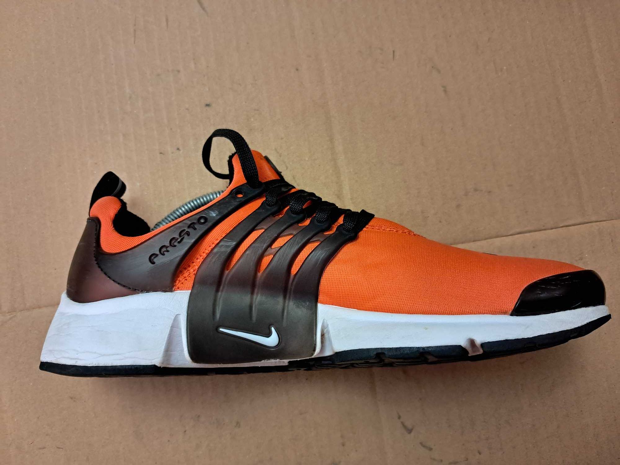 Кроссовки Nike оригинал размер  44 стелька  28.5см