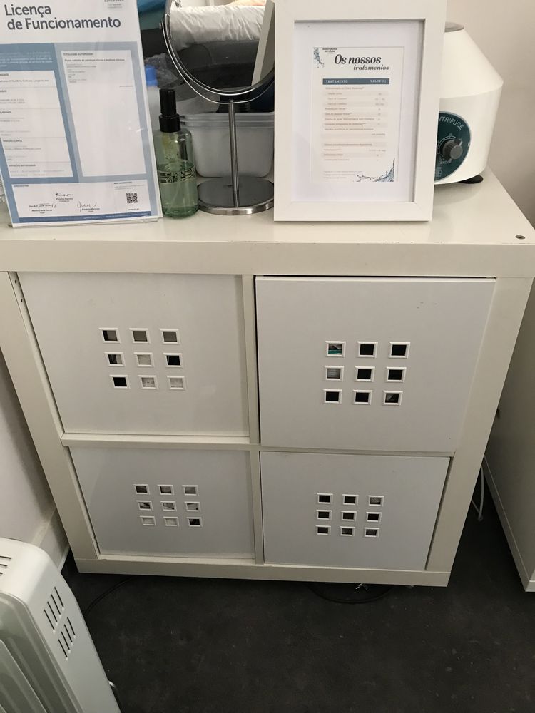 Estante IKEA 4 cubos branca e preto