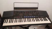 Teclado Yamaha PSR-47 – Vintage, completo e funcional

Órgão eletrónic