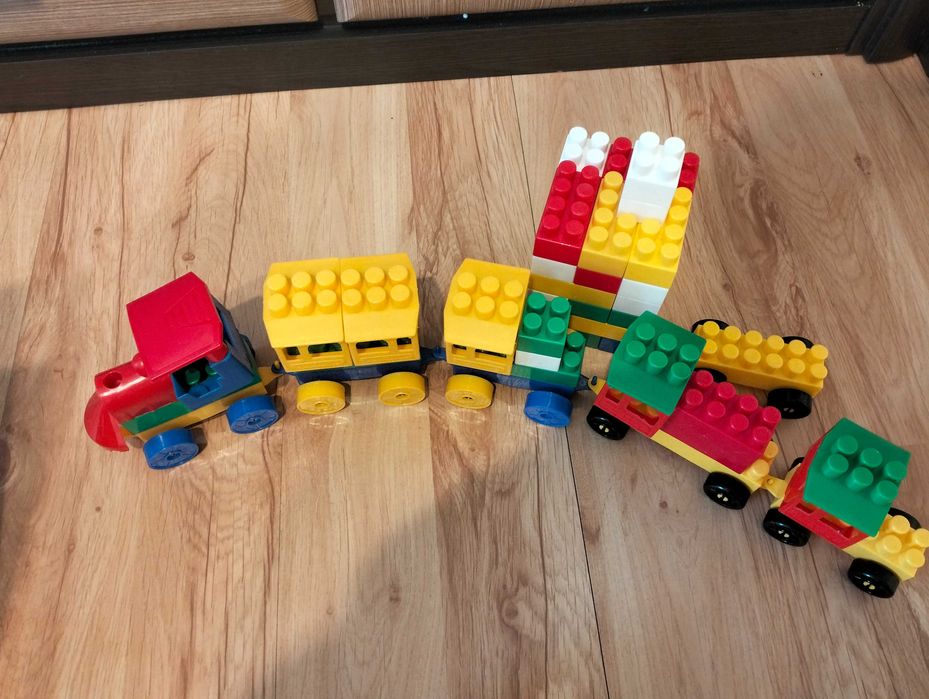 Конструктор поїзд.. Кубіки.