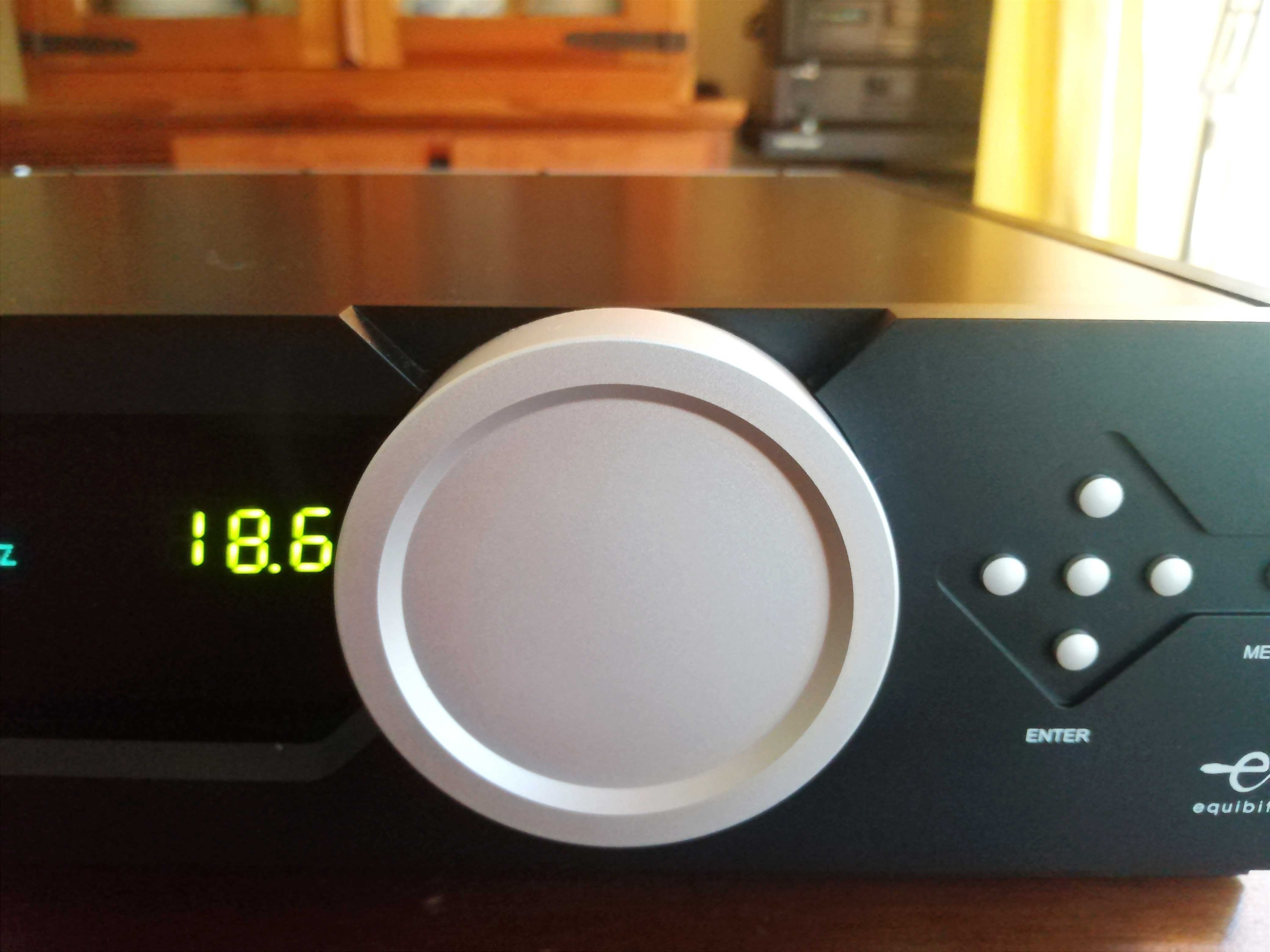TACT - Lyngdorf Tdai 2200 Amplificador Hi-Fi Digital 200Wx2 + Dac