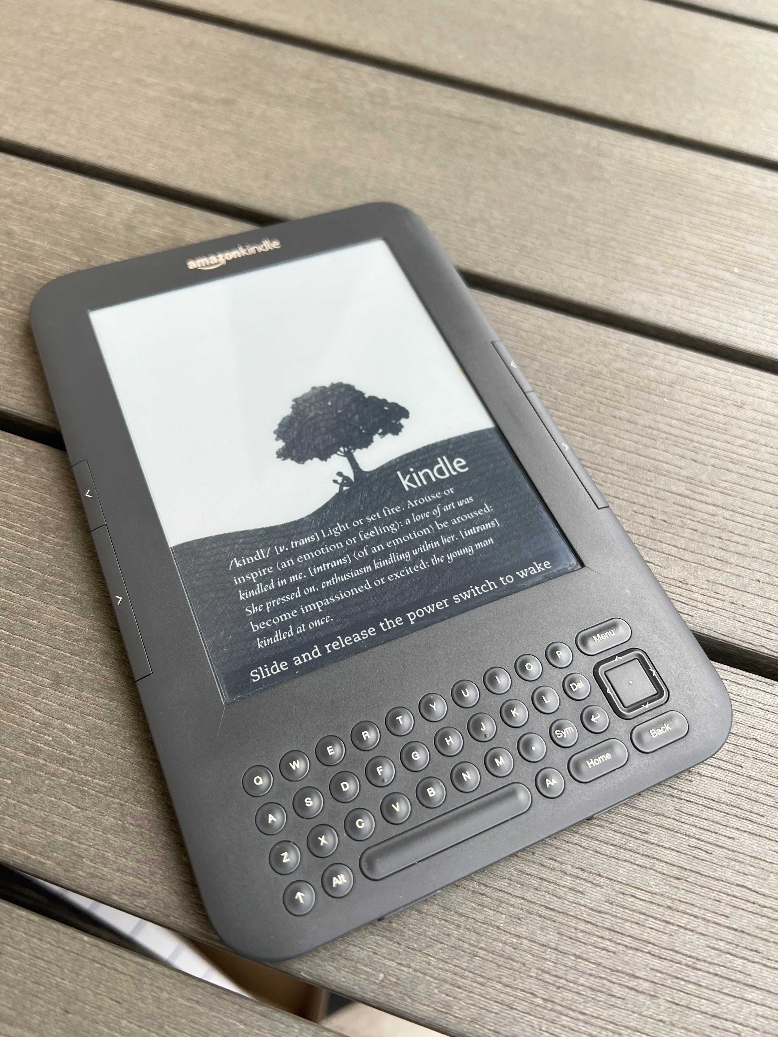 Электронная книга для чтения Amazon Kindle 3 WiFi 4gb (с клавиатурой)